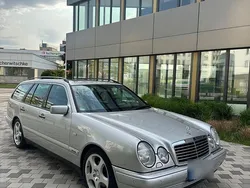 Silber Gebraucht 1998 Mercedes E240 Avantgarde Kombi | 11.500 €
