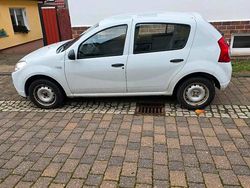 Weiß Gebraucht 2009 Dacia Sandero Kleinwagen | 2.200 €
