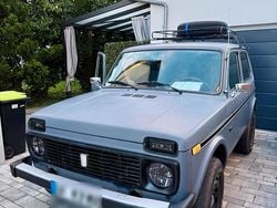 Grau Gebraucht 2005 Lada niva SUV | 4.000 € (Fairer Preis)