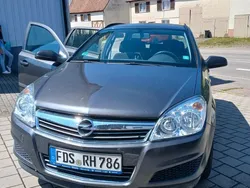 Grau Gebraucht 2009 Opel Astra Kombi | 4.100 € (Fairer Preis)