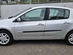 Silber Gebraucht 2006 Renault Clio II Initiale Limousine | 3.100 € (Fairer Preis)