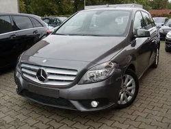 Grau Gebraucht 2013 Mercedes B200 Van / Kleinbus | 15.990 € (Fairer Preis)