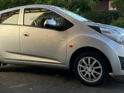 Silber Gebraucht 2011 Chevrolet Spark Kleinwagen | 2.200 € (Fairer Preis)