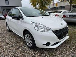 Lack weiss banquise/deckende Gebraucht 2015 Peugeot 208 Access Kleinwagen | 5.499 € (Fairer Preis)