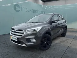 Grau Gebraucht 2019 Ford Kuga Cool & Connect SUV | 15.800 € (Fairer Preis)