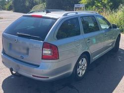 Grau Gebraucht 2011 Skoda Octavia Elegance Kombi | 4.300 € (Etwas zu teuer)