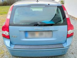 Blau Gebraucht 2004 Volvo V50 Momentum Kombi | 3.300 € (Etwas zu teuer)