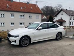 Weiß Gebraucht 2020 BMW 330e Sport Line Limousine | 22.000 € (Teuer)