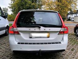 Weiß Gebraucht 2013 Volvo V70 Comfort Kombi | 10.499 €