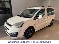 Weiß Gebraucht 2017 Citroën Berlingo SELECTION Van / Kleinbus | 9.990 € (Fairer Preis)