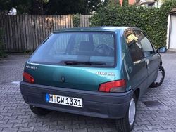 Grün Gebraucht 1995 Peugeot 106 Kleinwagen | 3.900 €