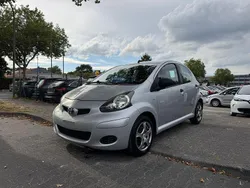 Silber Gebraucht 2009 Toyota Aygo Basis Kleinwagen | 1.290 € (Guter Preis)
