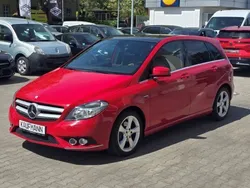 Rot Gebraucht 2012 Mercedes B200 Van / Kleinbus | 12.680 € (Fairer Preis)