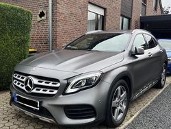 Grau Gebraucht 2019 Mercedes GLA200 AMG SUV | 19.500 €