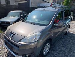 Moondust/metallic Gebraucht 2011 Peugeot TePee Family Van / Kleinbus | 5.890 € (Etwas zu teuer)