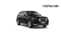 Saphirschwarz metallic Neu 2025 BMW iX1 xLine SUV | 53.715 € (Fairer Preis)