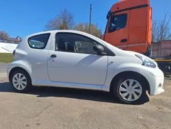 Weiß Gebraucht 2012 Toyota Aygo Kleinwagen | 1.250 € (Fairer Preis)