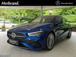 Metalliclack spektralblau Gebraucht 2024 Mercedes CLA200 AMG Kombi | 33.690 € (Fairer Preis)