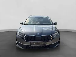 Graphitegrau metallic Neu 2024 Skoda Octavia Selection Kombi | 33.900 € (Fairer Preis)