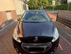Schwarz Gebraucht 2012 Peugeot 208 Kleinwagen | 5.900 € (Fairer Preis)