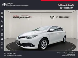 Schneeweiß Gebraucht 2016 Toyota Auris Hybrid Design Limousine | 10.980 € (Guter Preis)