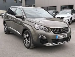 Grau Gebraucht 2020 Peugeot 5008 Allure Van / Kleinbus | 22.600 € (Guter Preis)