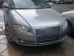 Grau Gebraucht 2005 Audi A4 Limousine | 2.950 € (Guter Preis)