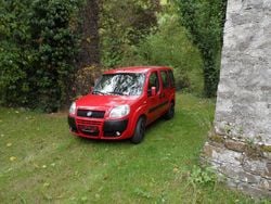 Rot Gebraucht 2009 Fiat Doblò Van / Kleinbus | 4.998 €