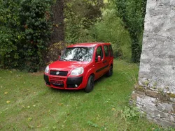 Rot Gebraucht 2009 Fiat Doblò Van / Kleinbus | 4.998 €