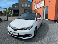 Weiß Gebraucht 2016 Toyota Auris Edition-S Limousine | 10.990 € (Fairer Preis)