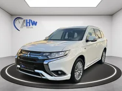 Weiß Gebraucht 2020 Mitsubishi Outlander P-HEV SUV | 29.970 € (Teuer)