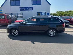 Schwarzmagic perleffekt Gebraucht 2019 Skoda Octavia Style Kombi | 17.888 € (Etwas zu teuer)