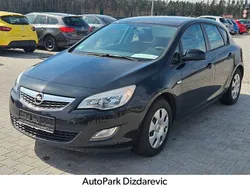 Schwarz Gebraucht 2012 Opel Astra Edition Limousine | 2.000 € (Fairer Preis)