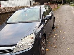 Grau Gebraucht 2009 Opel Astra Edition Kombi | 1.250 € (Fairer Preis)