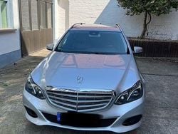 Silber Gebraucht 2016 Mercedes E220 Edition Limousine | 7.300 €