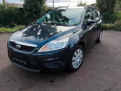 Grau Gebraucht 2011 Ford Focus Kombi | 2.850 € (Guter Preis)