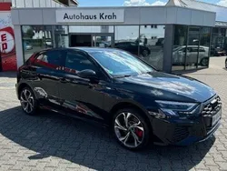 Mythosschwarz metallic Gebraucht 2024 Audi A3 Sportback e-tron S-Line Limousine | 39.490 €