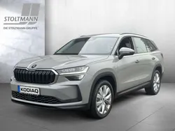 Stahlgrau uni Gebraucht 2024 Skoda Kodiaq Selection SUV | 43.777 € (Superpreis)