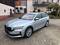 Silber Gebraucht 2024 Skoda Octavia Selection Kombi | 30.980 € (Fairer Preis)