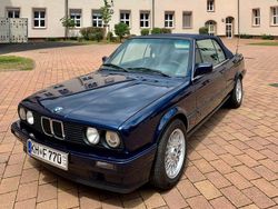 Blau Gebraucht 1991 BMW 318 Cabriolet Sport Line Cabrio | 12.318 €
