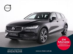 Schwarz onyx black / metallic Gebraucht 2023 Volvo V60 CC Plus Kombi | 33.990 € (Superpreis)