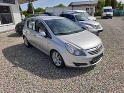 Silber Gebraucht 2007 Opel Corsa Limousine | 2.990 €