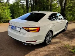 Weiß Gebraucht 2020 Skoda Superb LAURIN & KLEMENT Limousine | 24.500 € (Fairer Preis)
