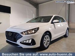 Atlasweiß Gebraucht 2024 Hyundai i30 Edition Limousine | 19.450 € (Guter Preis)