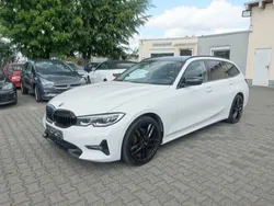 Weiß Gebraucht 2020 BMW 320 Sport Line Kombi | 20.900 € (Fairer Preis)