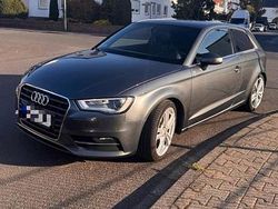 Grau Gebraucht 2023 Audi A3 Ambiente Limousine | 10.990 €