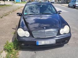 Schwarz Gebraucht 2003 Mercedes C220 Kombi | 1.250 €