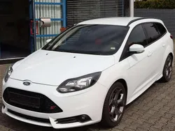 Weiß Gebraucht 2013 Ford Focus ST Kombi | 12.990 € (Teuer)