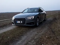 Grau Gebraucht 2019 Audi A4 S-Line Limousine | 28.500 € (Etwas zu teuer)