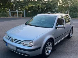Silber Gebraucht 2001 VW Golf IV Kleinwagen | 2.450 €